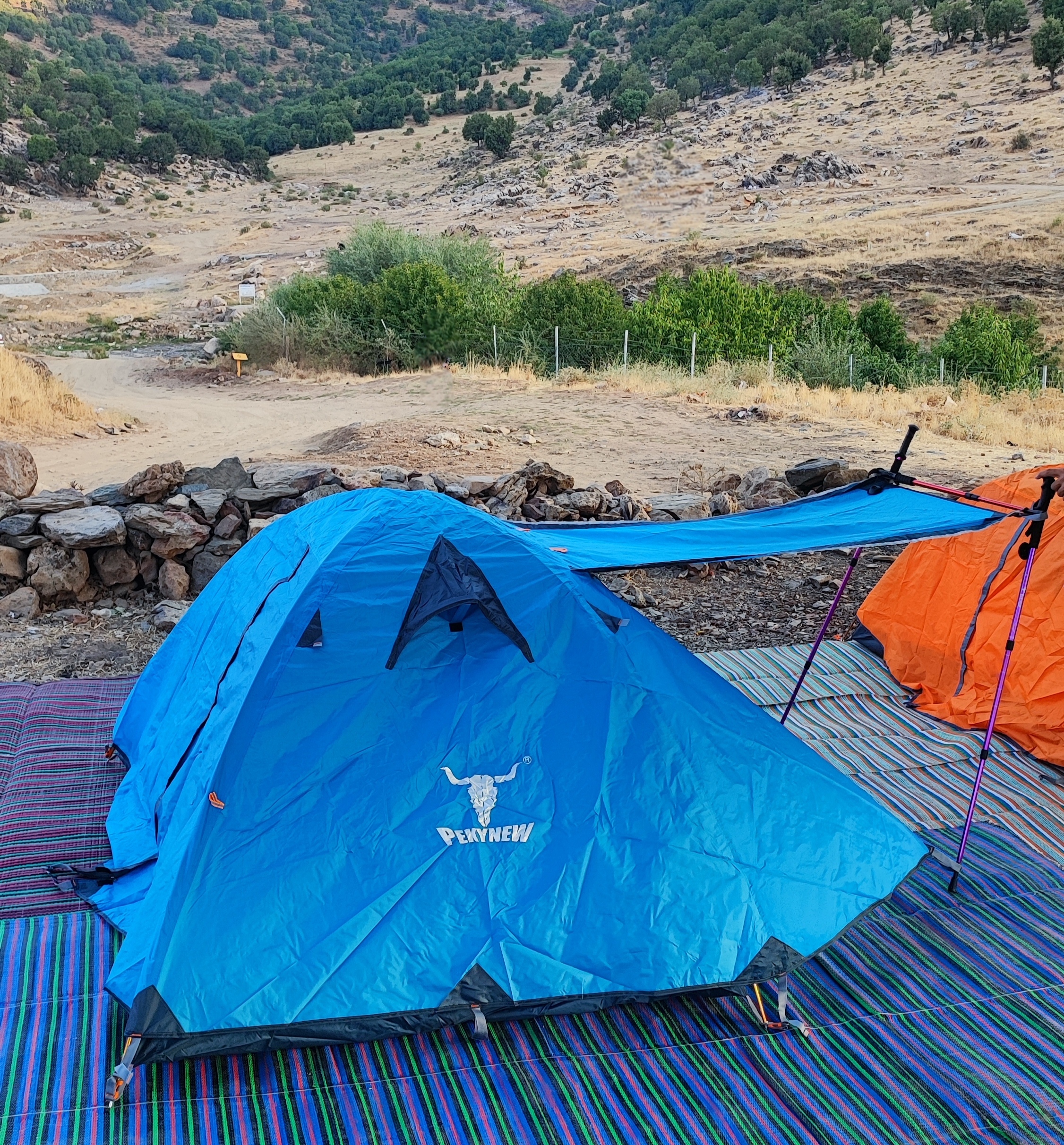 چادر کوهنوردی2_3 نفره کله گاوی اورجینال C2001 PEKYNEW - تصویر 2